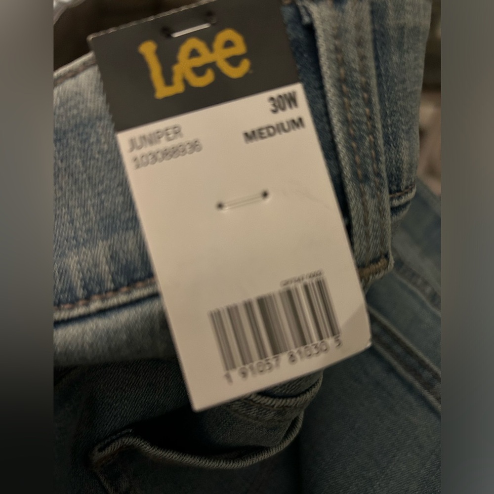 NWT! Lee Plus Size Straight Leg Blue Jeans Women's 30W Flex Motion Regular Fit - Picture 7 of 11